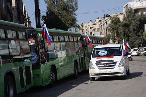Medio centenar de personas logran salir de Alepo, Siria